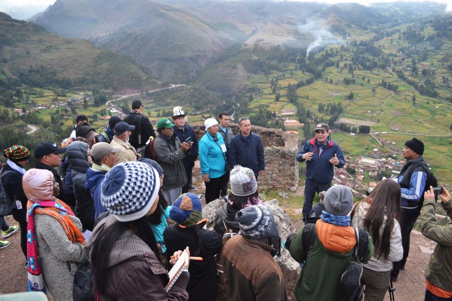 walking-workshop-inauguration-at-the-archaeological-ruins-pisaq-m1-920